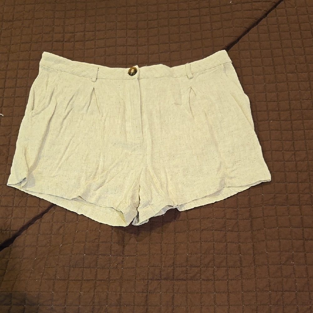 Women's Cream Shorts